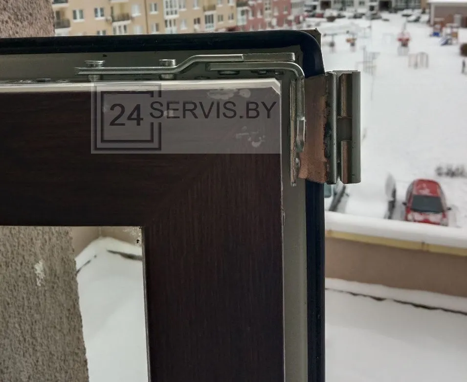 замена верхгнй петли пластикового окна